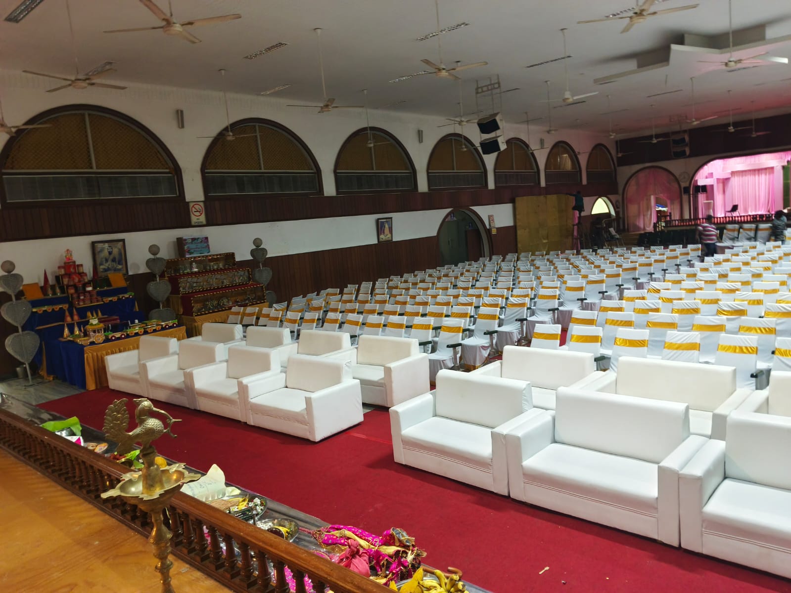 Classic White Round Table Configuration